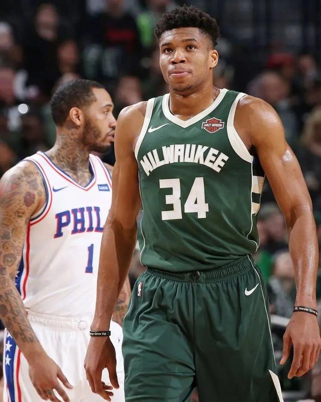 篮球湖人今日调整轮换，新阵容效果显著（湖人队今日调整轮换，新阵容表现亮眼）