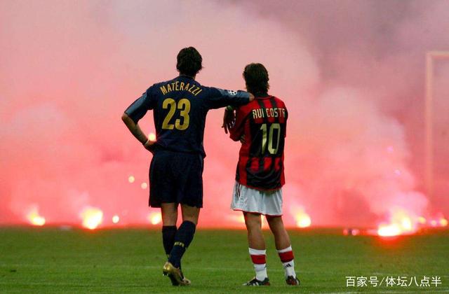 官方：由于场地积水严重，布莱克本vs谢周三比赛腰斩（官方通报：因场地严重积水，布莱克本对阵谢周三的比赛中止）