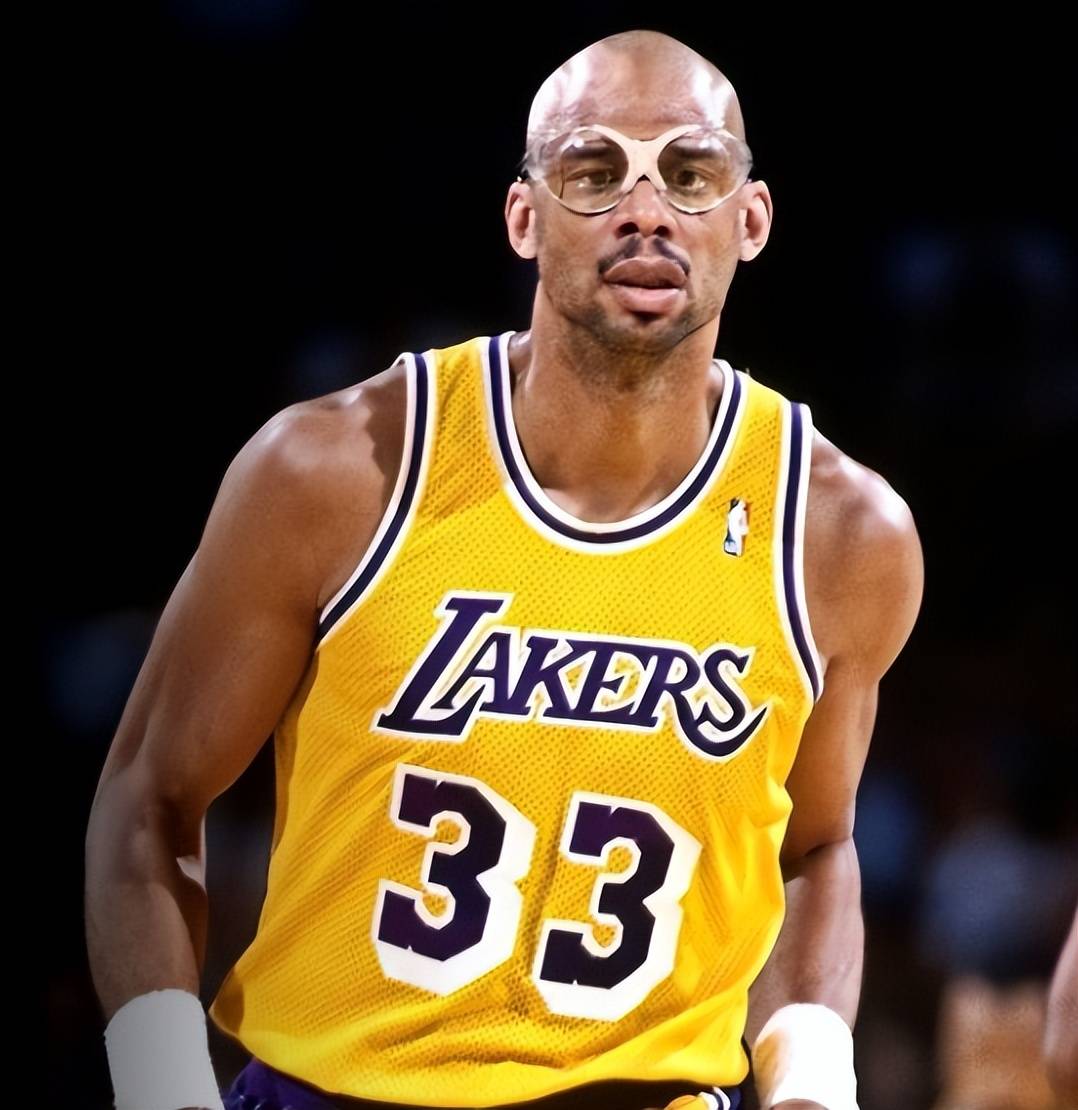 再见会是何时？上一次亚泰降级，球队用时两年重回中超（何时再相逢？亚泰上次降级两年便重返中超）