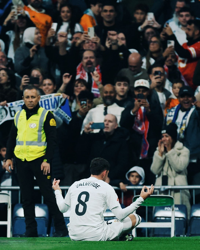 先声夺人！广东开场三分5投4中 以14-1领先合肥狂风（广东闪电开局：三分手感火热5投4中，14-1领先合肥狂风）