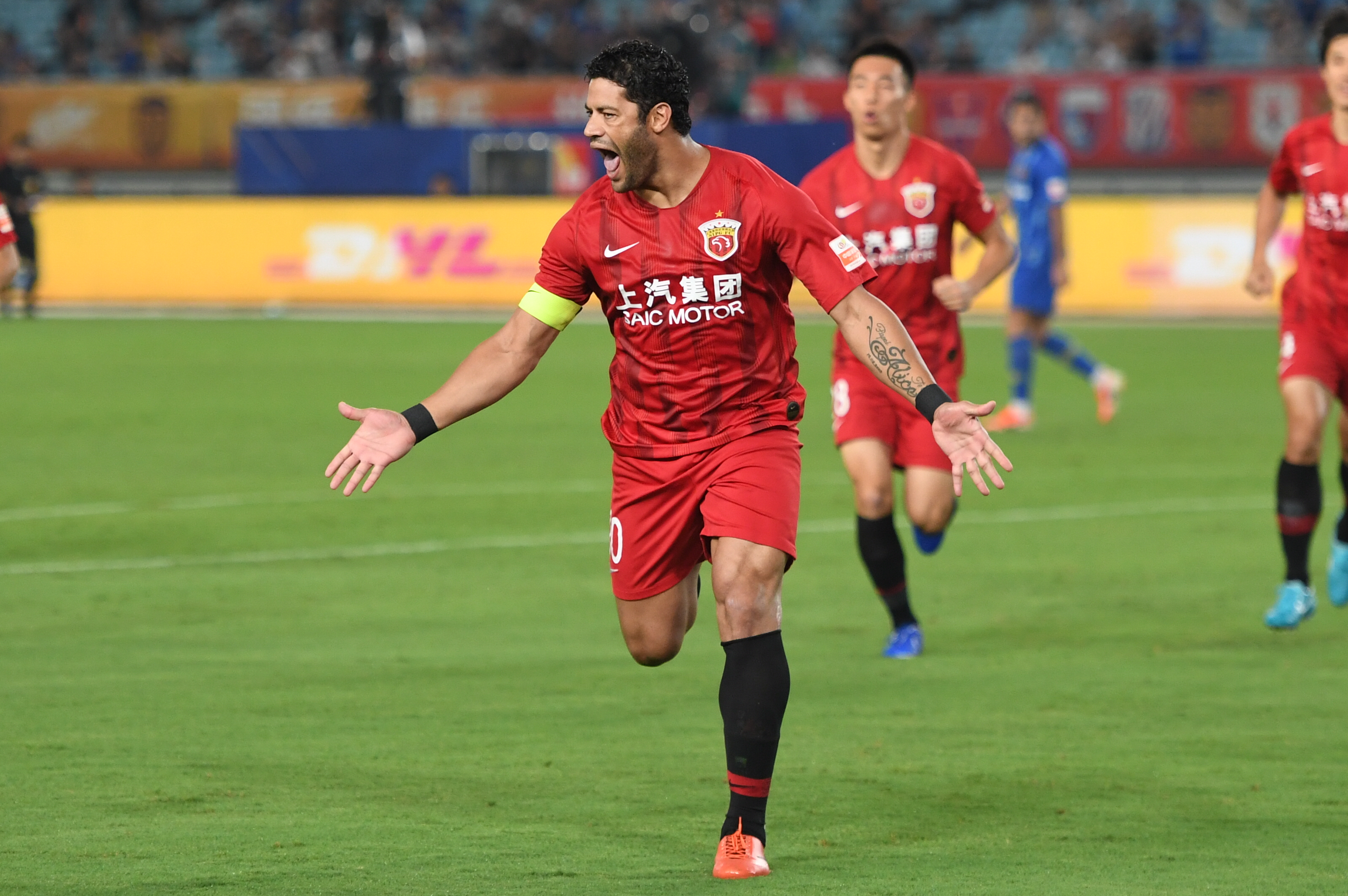 近10年欧冠门将零封率：拉亚54%第1，布冯47%第2，奥纳纳上榜（欧冠近十年门将零封率排行：拉亚54%登顶，布冯47%居次，奥纳纳在列）