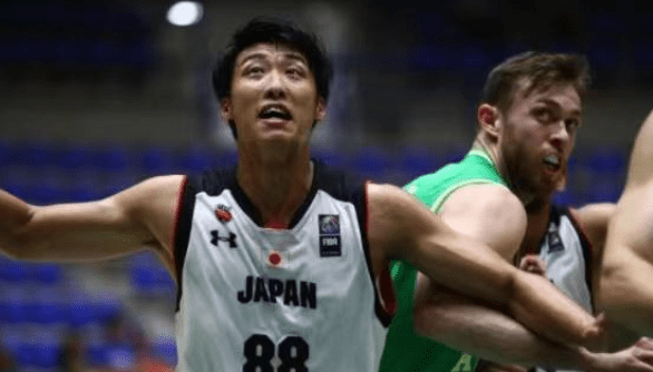 惊天倒钩！官方：蒙铁尔倒钩世界波当选2025普斯卡什奖（年度最佳进球！蒙铁尔倒钩世界波荣膺2025普斯卡什奖）