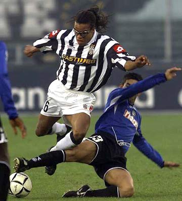 3-2！石川祐希9分+二连胜詹内利绝杀尼科洛夫21分难救主（詹内利绝杀助队3-2险胜！石川祐希9分收获二连胜，尼科洛夫砍21分仍无力回天）