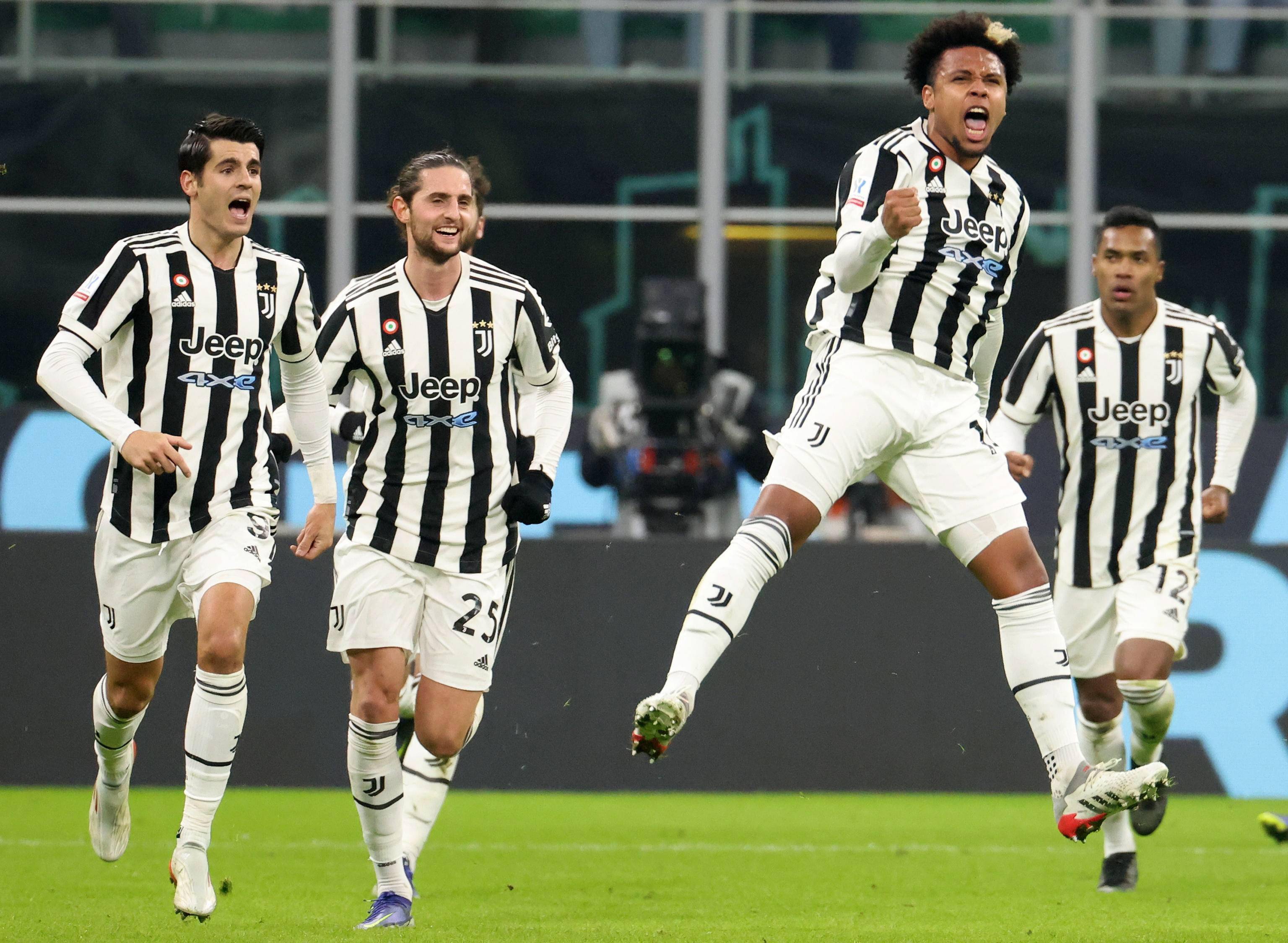 泰州队门将戴曜城谈苏超夺冠：我们值得冠军，泰州人民过年了（泰州队门将戴曜城评苏超封王：我们当之无愧，泰州人民喜似过年）