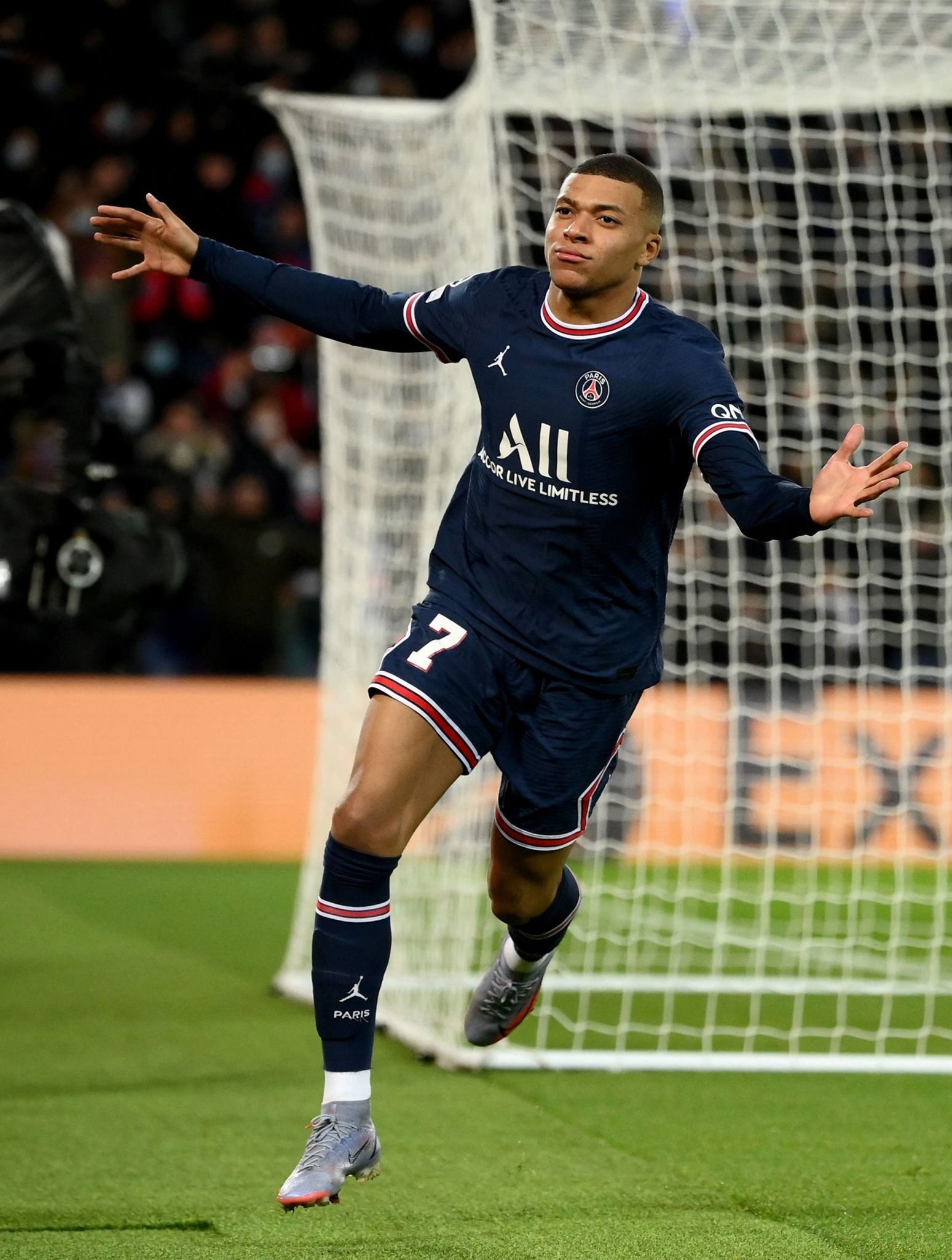 阿斯：索拉里是皇马潜在选项，未来两场比赛将决定阿隆索未来（阿斯：索拉里成皇马备选，接下来两战或将决定阿隆索去留）