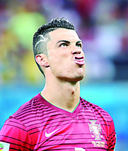 对飚上了！布莱克半场12中6拿到队内最高15分 其中三分5中3（火力全开！布莱克半场12投6中砍下队内最高15分，三分球5投3中）