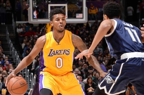 米兰冬奥会男子冰壶落选赛中国男队以7-2大胜新西兰队（米兰冬奥会男冰壶落选赛：中国队7比2大胜新西兰）