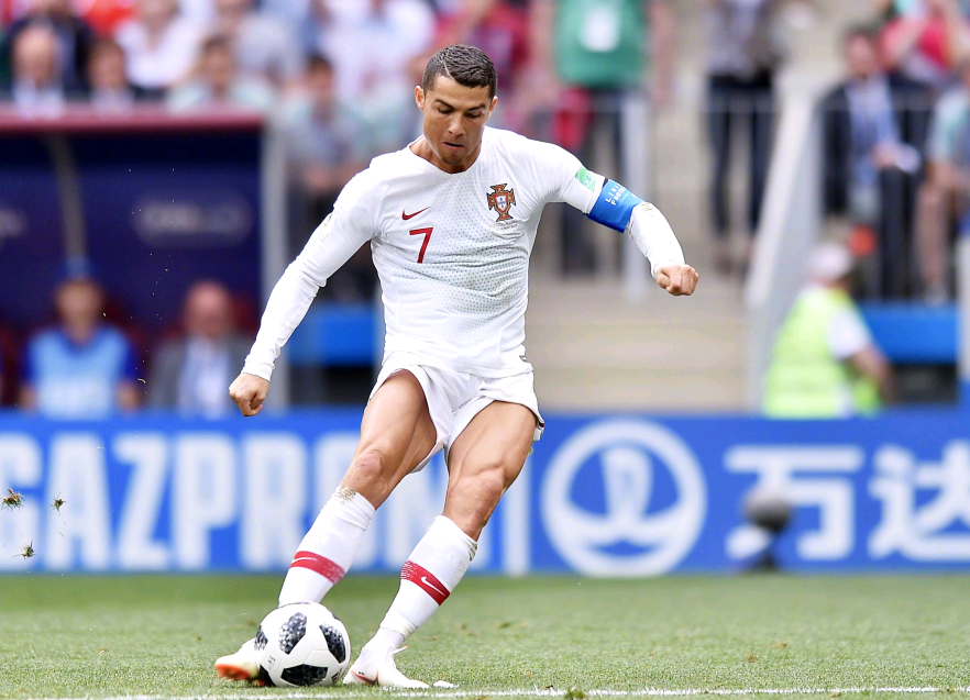 弗里克：拉菲尼亚回归对球队非常利好，我们仍有需要改进之处（弗里克：拉菲尼亚复出有助球队，但我们仍有提升空间）