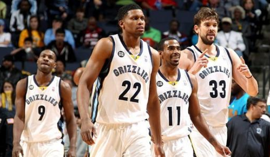 半场战报：汉堡1-0斯图加特，格拉策尔破门（半场：汉堡1-0领先斯图加特，格拉策尔建功）