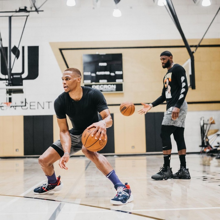 记者：弗里克不仅收获了胜利，还抓到了更衣室的“泄密者”（记者：弗里克赢球之余还揪出更衣室的“内鬼”）