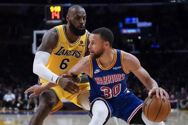 与4结缘，多特5轮欧冠联赛有4轮打入4球，剩下1轮被曼城进4球（多特欧冠五战尽染“4”色：四场各入4球，唯一一场被曼城灌4球）