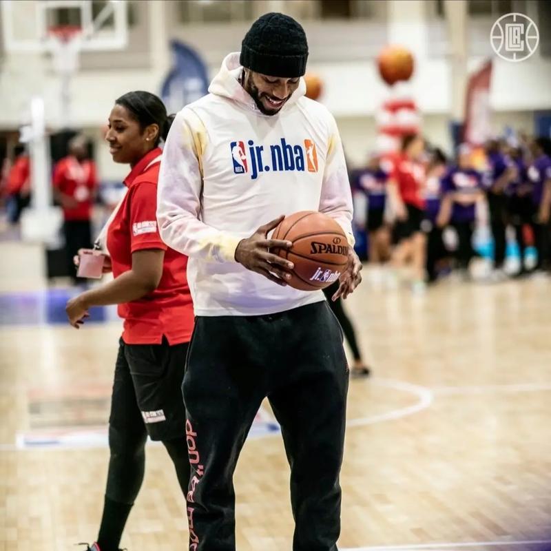 前埃及国脚怒斥卡拉格：难怪C罗懒得理你，难怪穆帅说你一般（前埃及国脚怒怼卡拉格：难怪C罗无视你，穆帅也称你平庸）