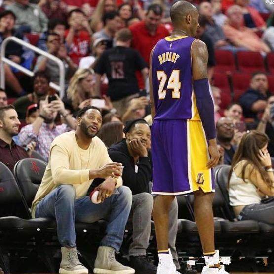 高效爆发！杜兰特17中11得到28分4篮板8助攻（状态火热！杜兰特17投11中砍下28分4篮板8助攻）