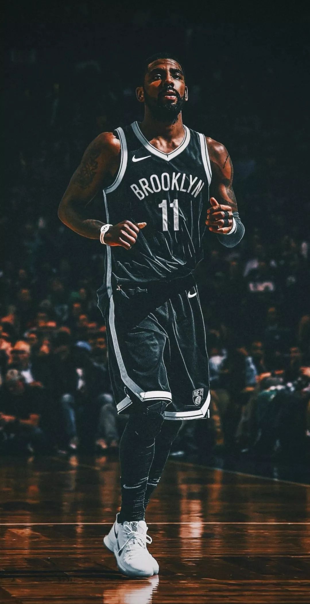 大心脏！杰伦·约翰逊三分再中 帮助老鹰追到仅差1分（关键时刻！杰伦·约翰逊再中三分，老鹰将分差缩至1分）