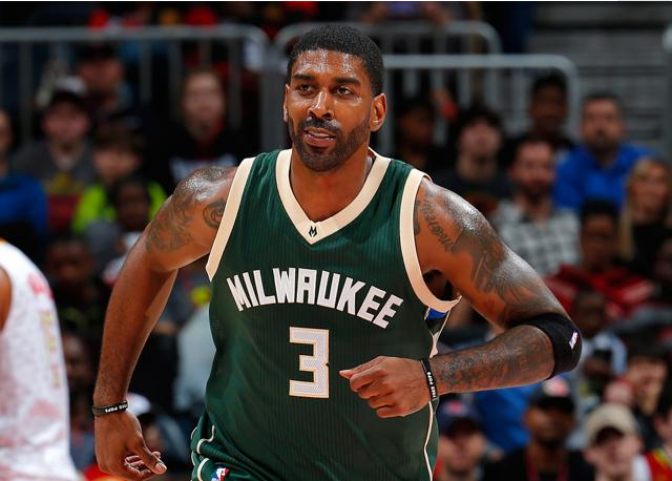 NBA新秀观察：状元秀首战亮眼,（NBA新秀追踪：状元首秀大放异彩）