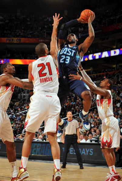 风中有朵雨做的云？曼城新赛季二客球衣曝光：灵感源自雨滴（曼城新赛季二客球衣亮相：从雨滴汲取灵感）