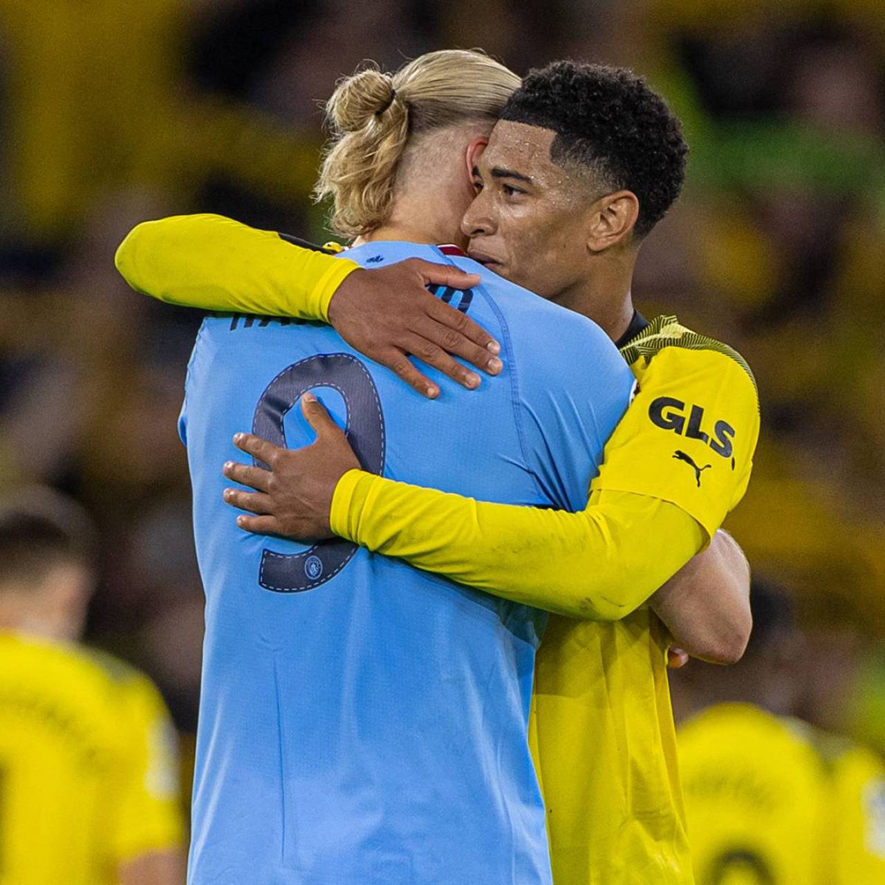 中超赛场争议判罚：VAR判罚引发热议,（中超判罚风波：VAR介入惹争议）