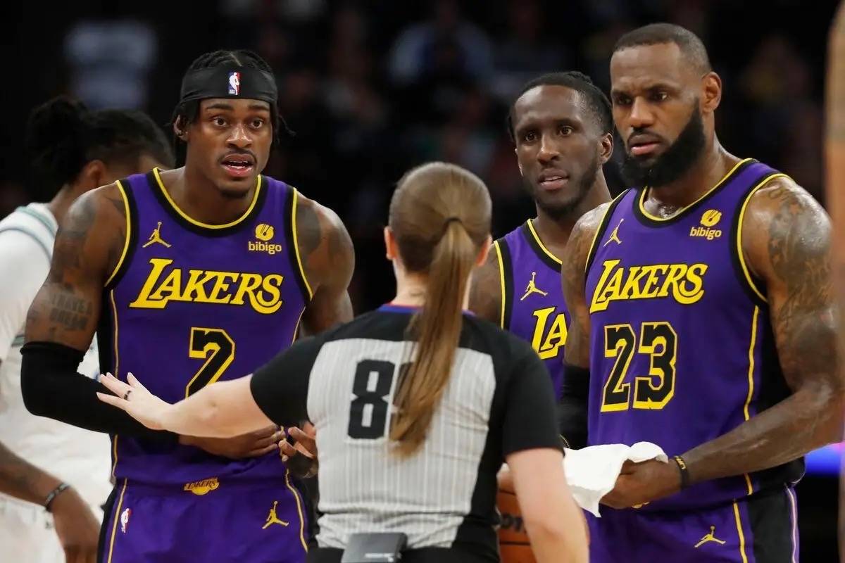 体坛记忆｜笑不活了！民间惊现 NBA 球星 “分身”，这长相简直复制粘贴（体坛往事｜笑到停不下来！民间现身NBA球星“翻版”，这脸简直复制粘贴）