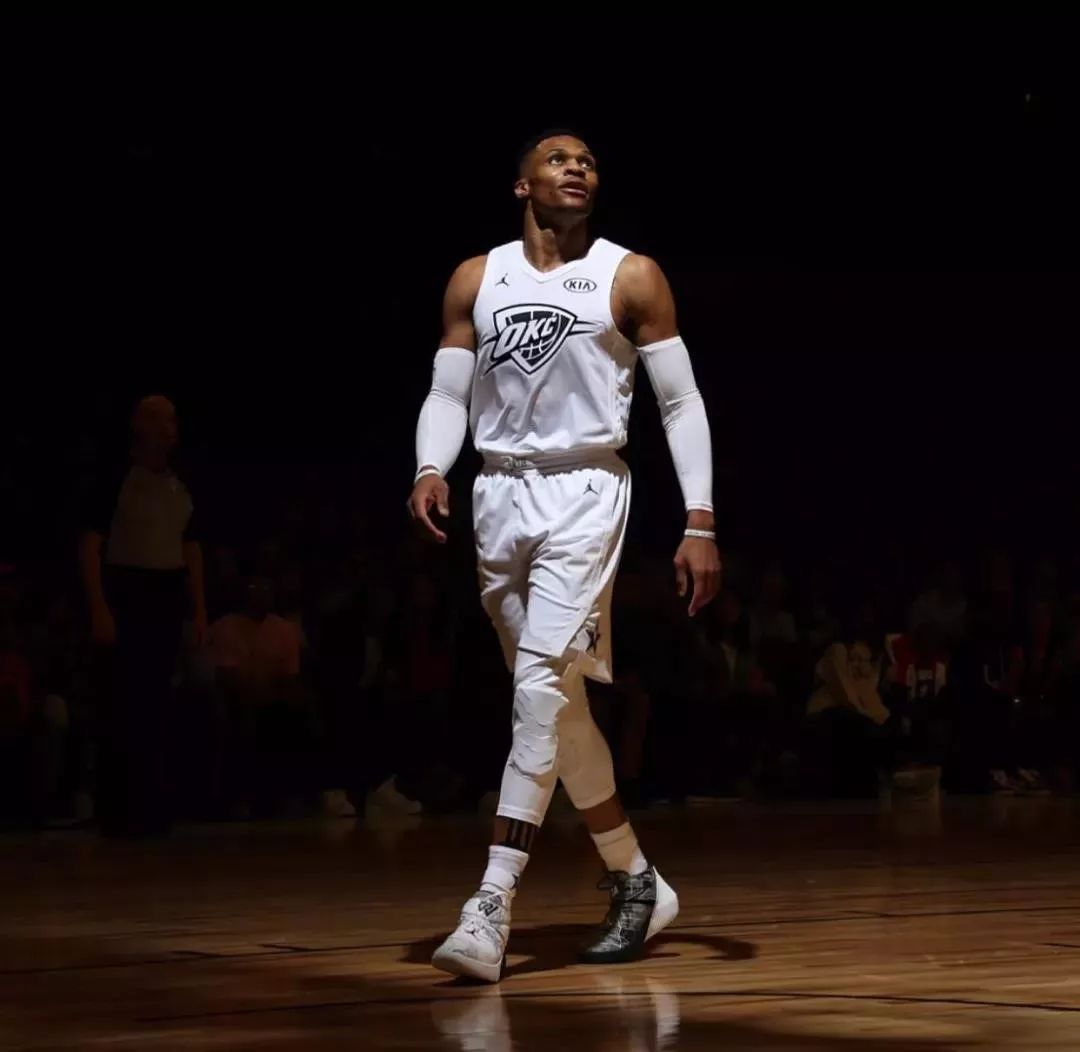 英媒：曼联对多特边锋阿德耶米感兴趣，但球员倾向于加盟阿森纳（英媒称曼联相中多特翼锋阿德耶米，球员更青睐投奔阿森纳）