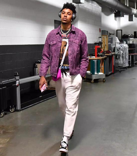 足球专项体能训练全解析（足球专项体能训练深度指南）